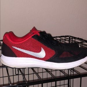Nike Revolution 3 shoe. Size 9.5. Only worn once!